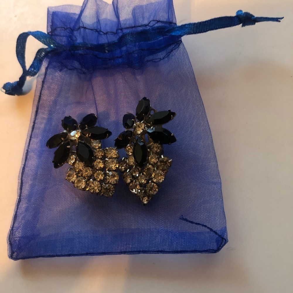 Vintage clip in Elegant Black and silver Earrings- shaped in flowers- preloved
